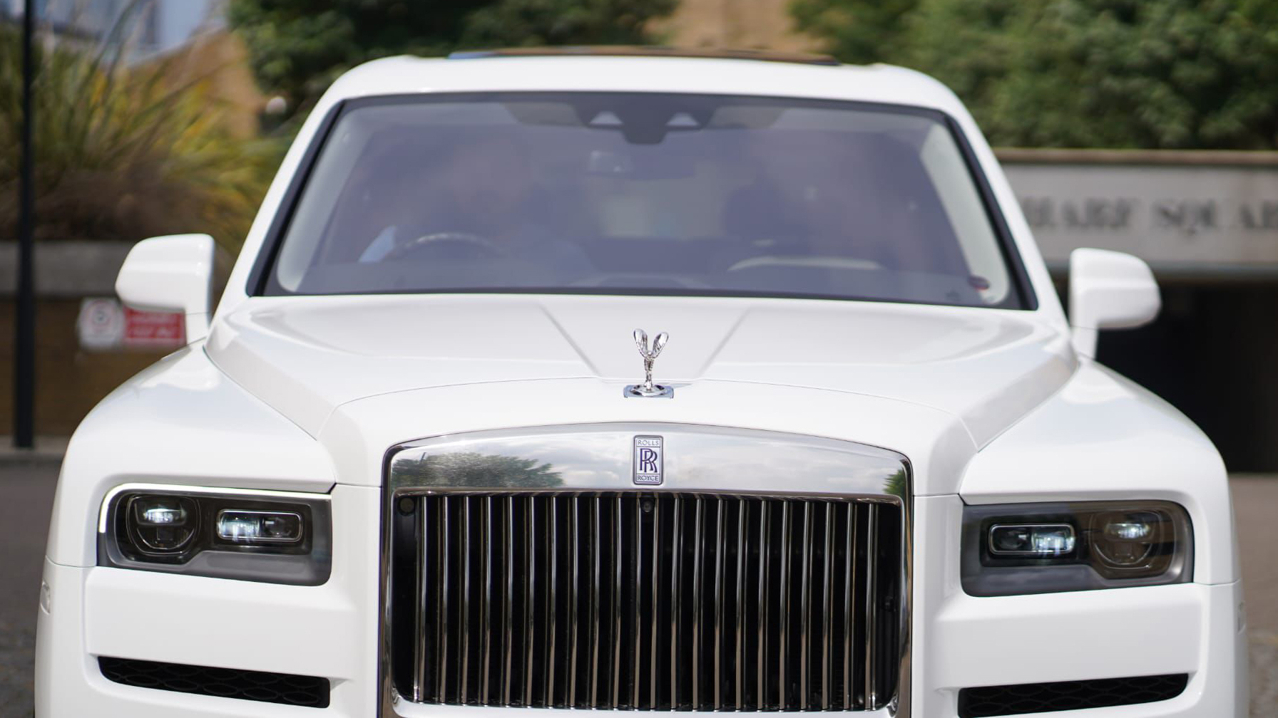 Close up front view of White rolls-royce Cullinan