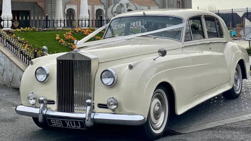 Classic rolls-Royce Silver Cloud decorated with Wedding Ribbons