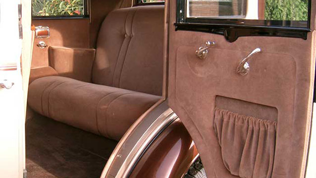Oldsmobile V8 Sedan