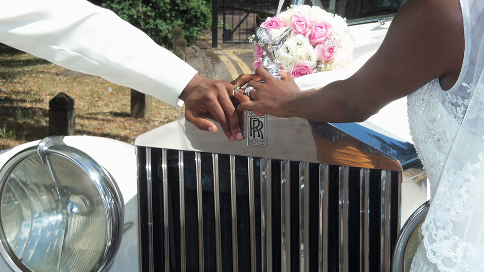 front grill of vintage rolls-royce with wedding decoration
