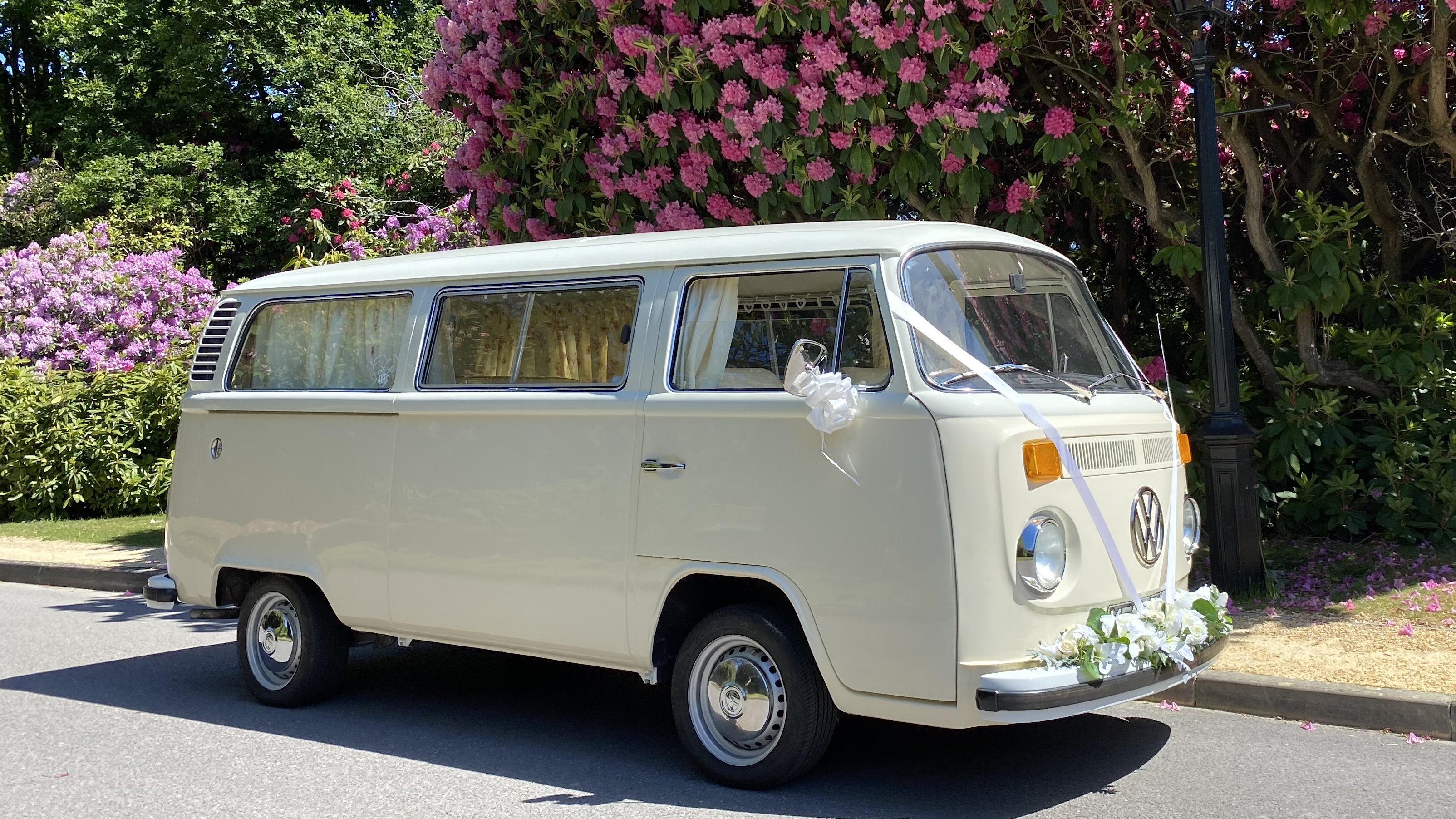 Volkswagen Bay Window Campervan wedding car for hire in Bracknell, Berkshire