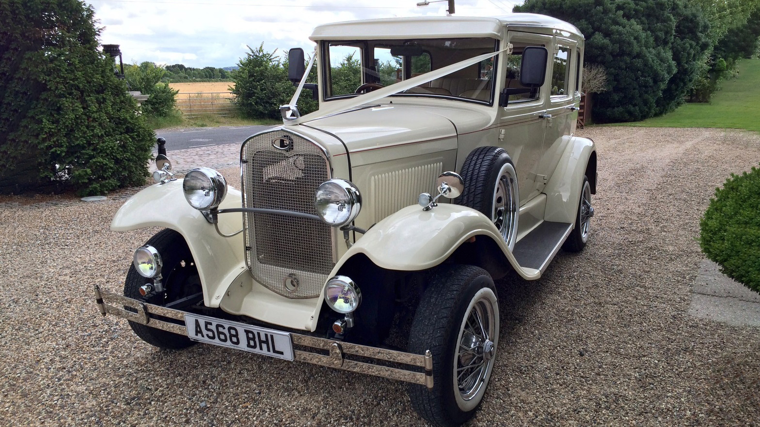 Barnsdale Saloon wedding car for hire in East London 