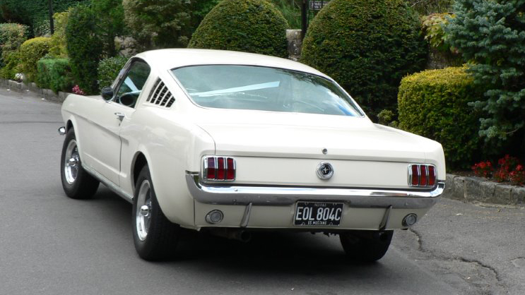 Ford Mustang Fastback V8