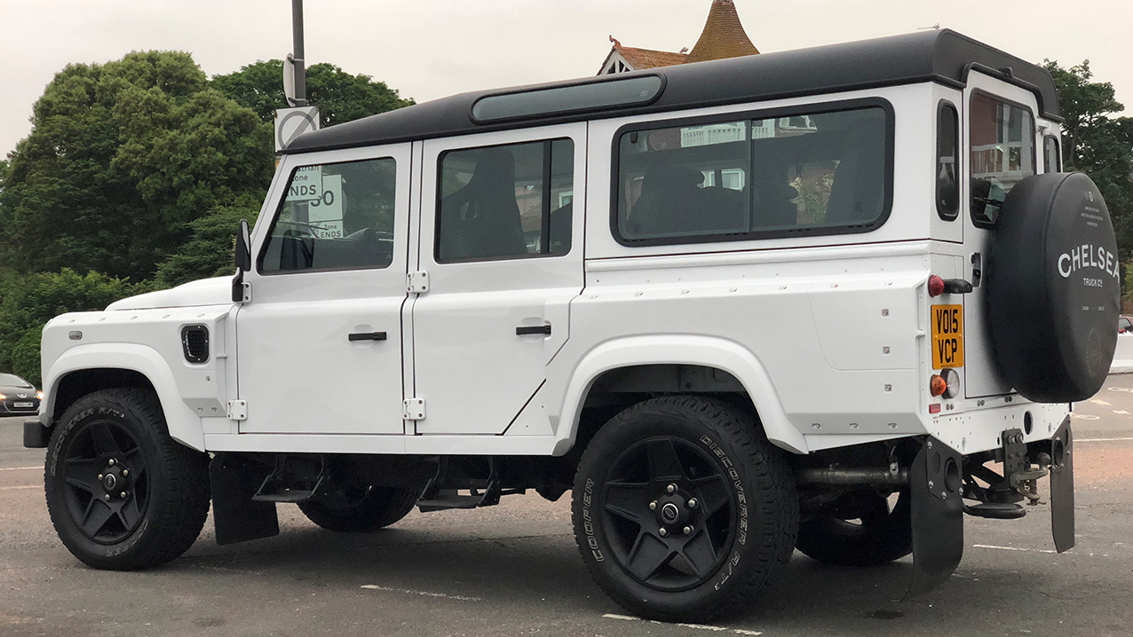 Land Rover Defender 110