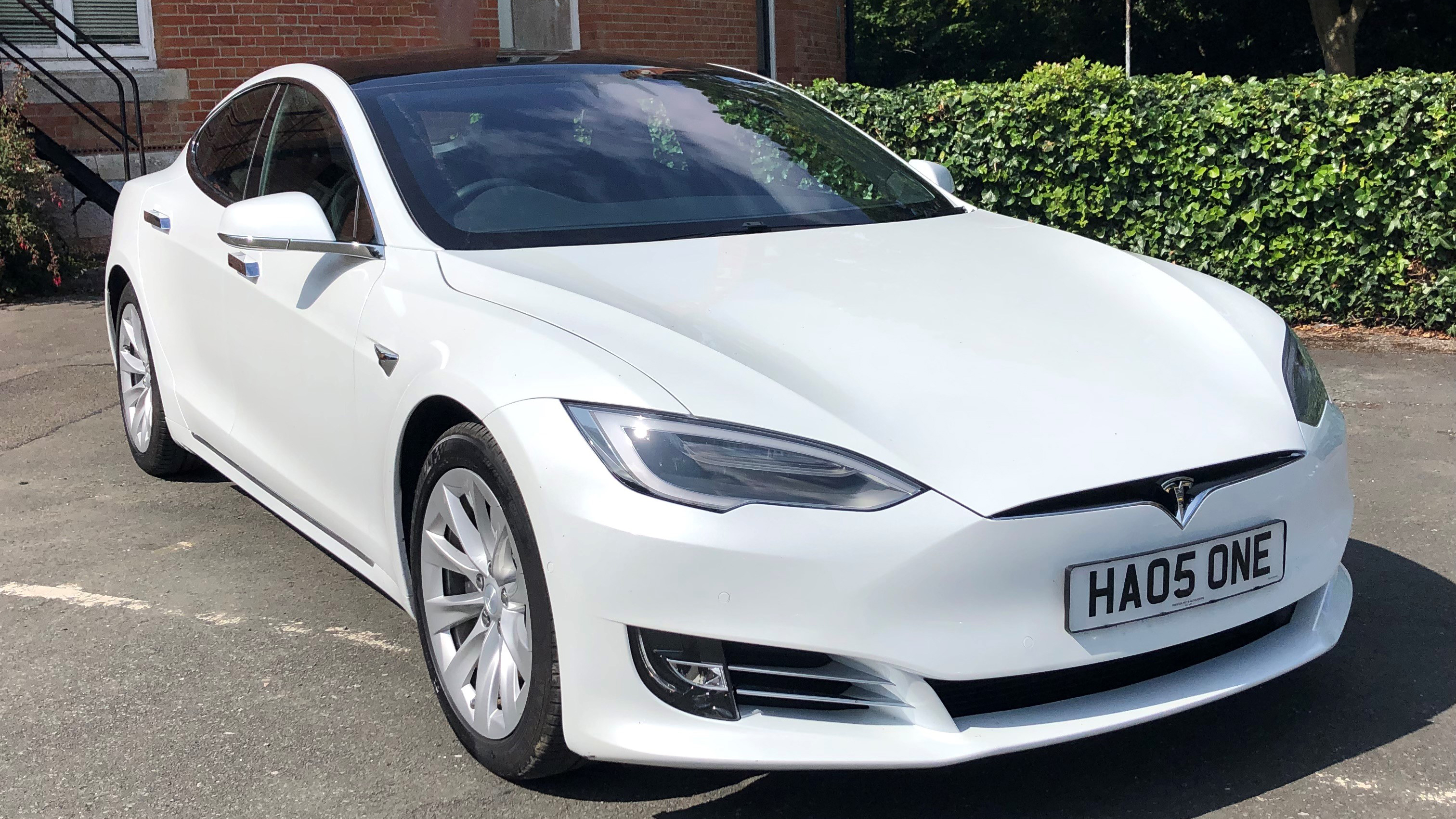 Tesla 'S'