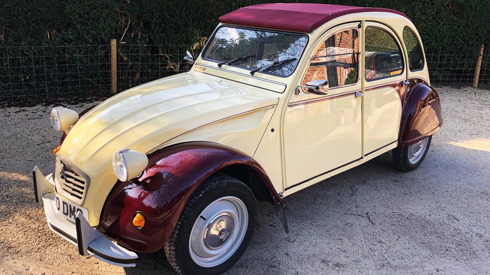 Classic French 2CV Convertible Wedding Car Hire Oxfordshire