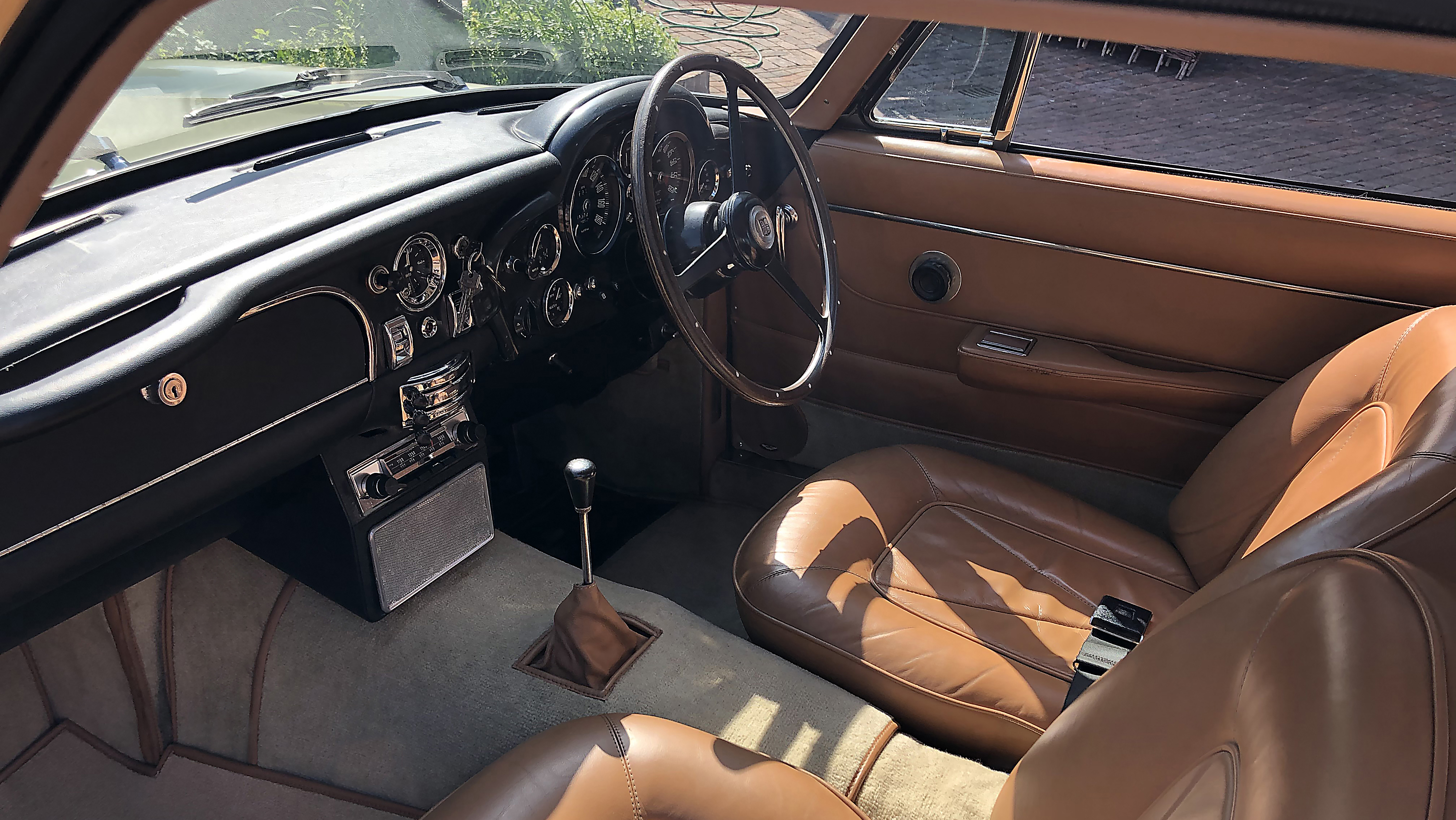 Aston Martin DB6