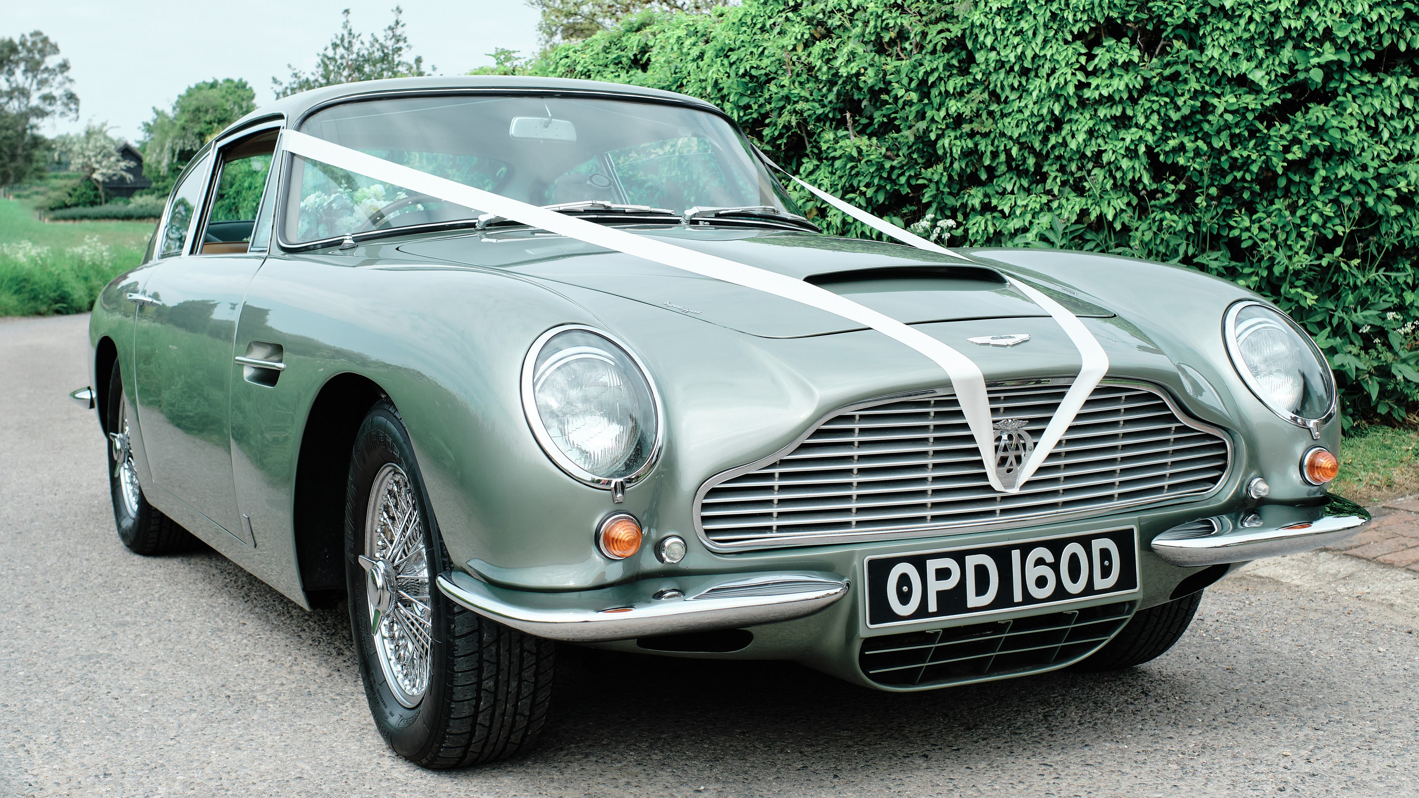 Aston Martin DB6 - Review