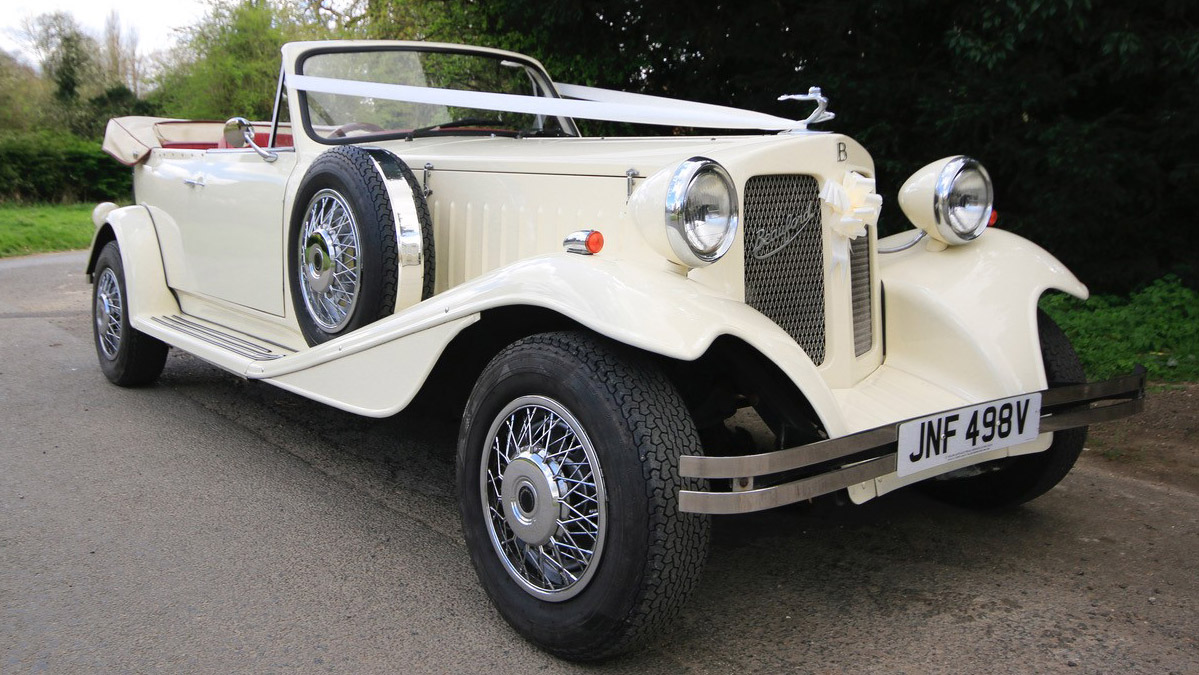 Beauford Convertible wedding car for hire in Aylesbury, Buckinghamshire
