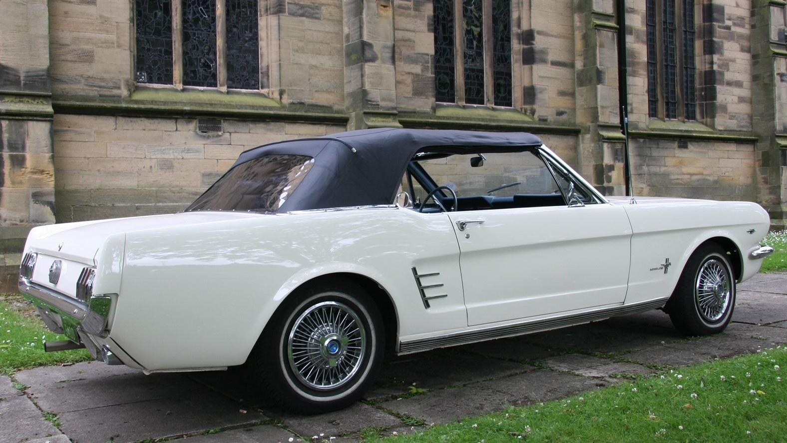 Ford Mustang Convertible V8 4.7 Litre
