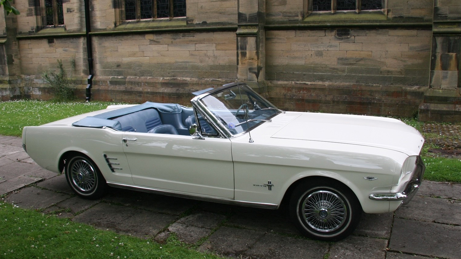 Ford Mustang Convertible V8 4.7 Litre