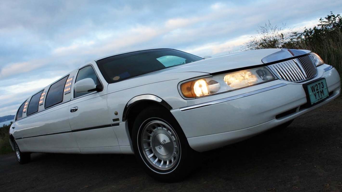 Lincoln Stretched Limousine wedding car for hire in Pontypool, Gwent