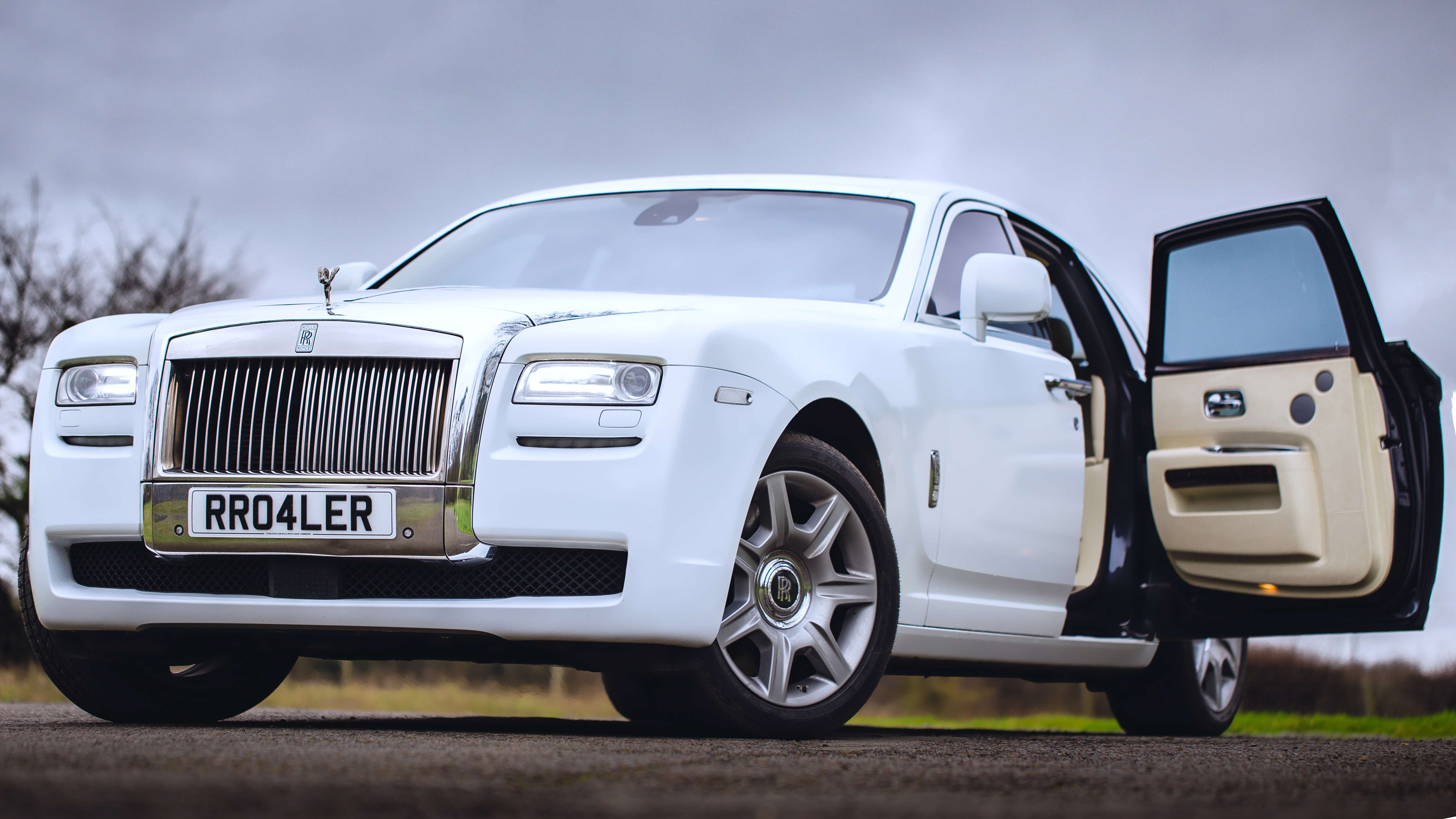 White Rolls-Royce Ghost