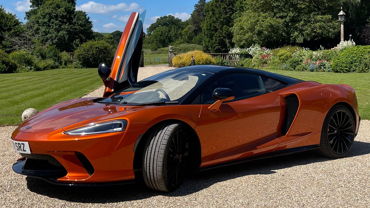 McLaren GT