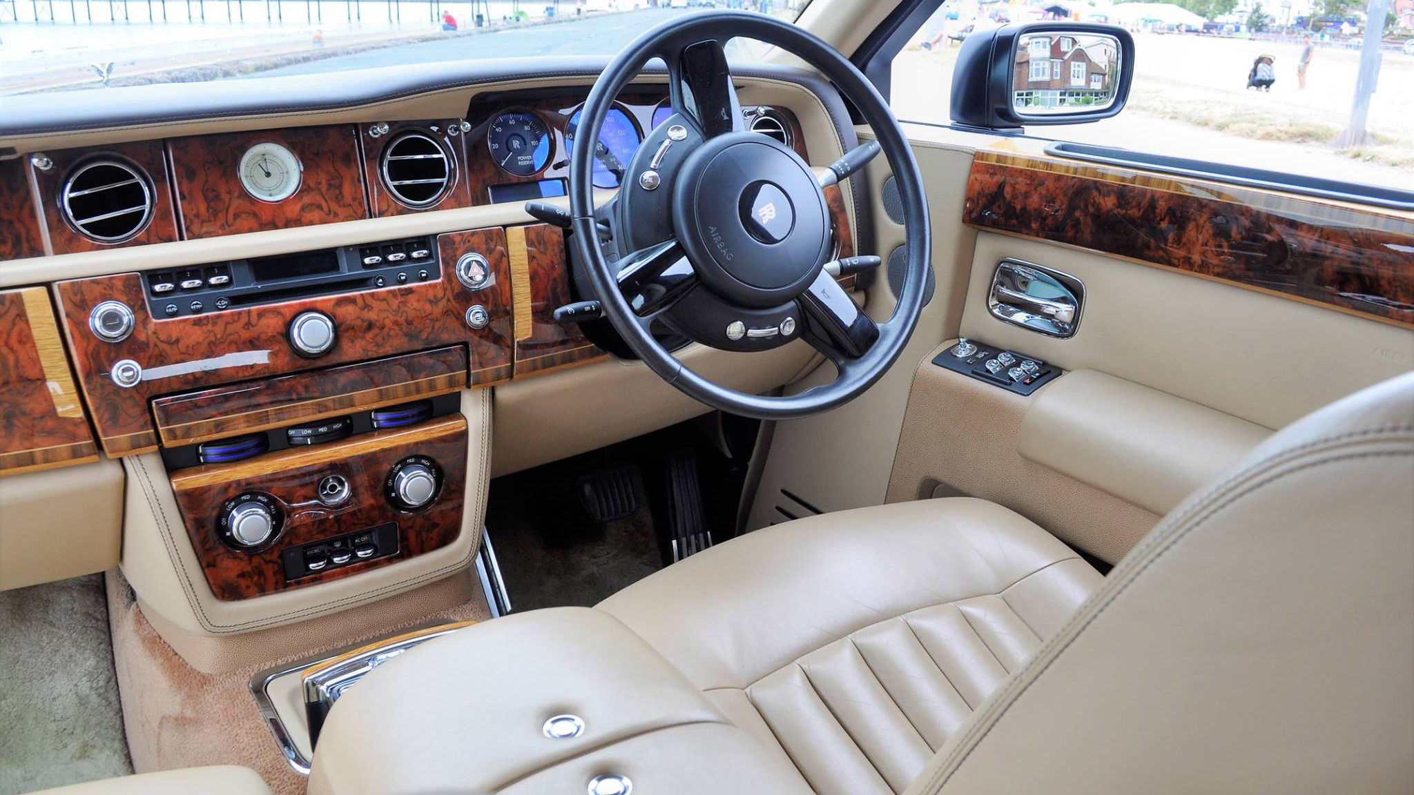 Rolls-Royce-Phantom