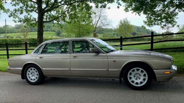 Jaguar XJ Sovereign LWB Side view
