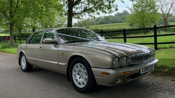 Jaguar XJ Sovereign LWB in Champagne Gold 