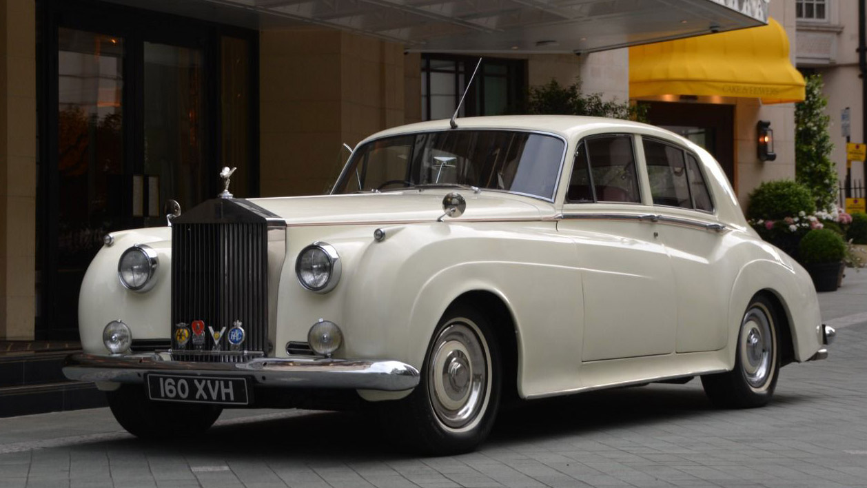 Rolls-Royce Silver Cloud II in front of Dorchester Hotel in London