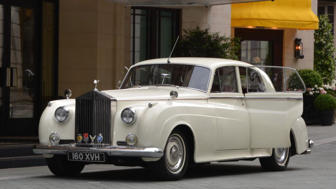 Rolls-Royce Silver Cloud ion front of wedding venue in London