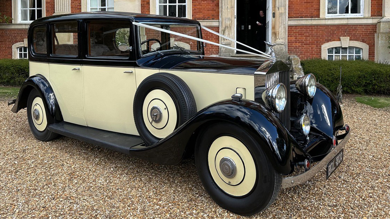 3/4 view Rolls-Royce in ivory and Black