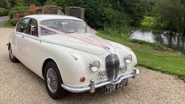 Jaguar Mk II wedding car for hire in Reading, Berkshire
