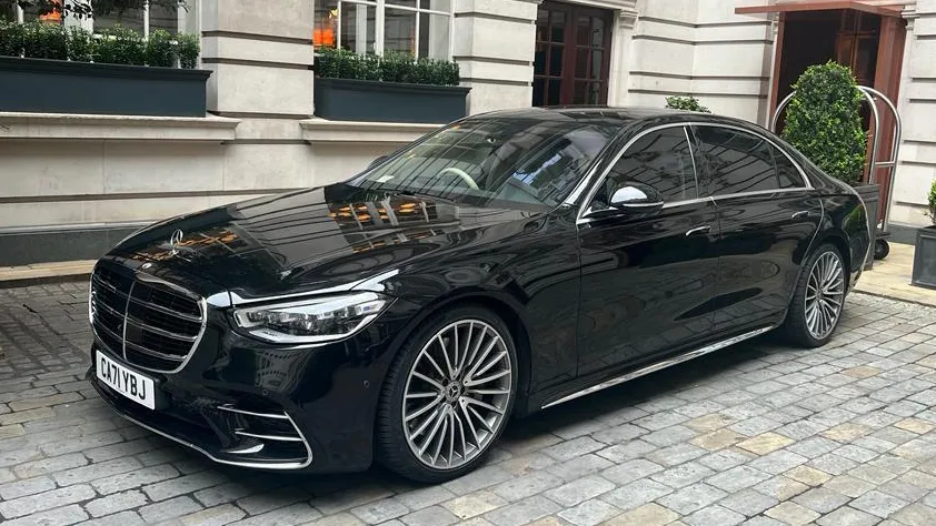 Side View of Black Mercedes showing the large Silver Chrome Alloy wheels
