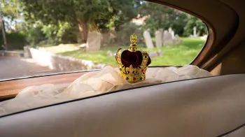 Rear parcel shelf with Crown decoration