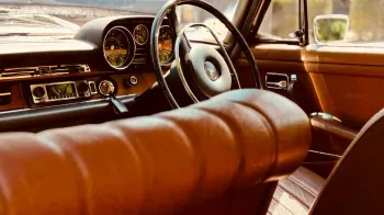 Front view of dashboard and steering sheel inside Mercedes 280