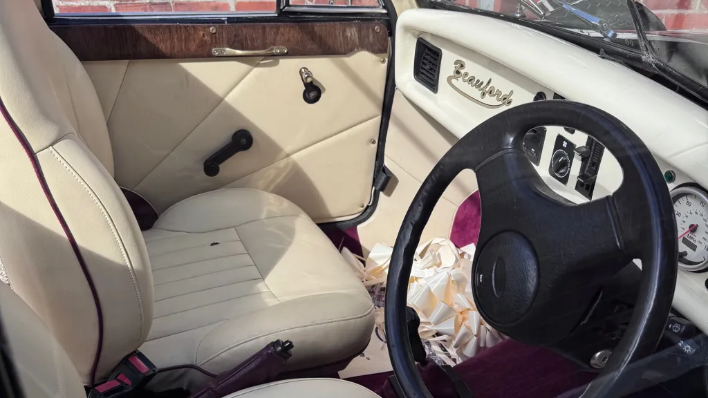 Front passenger seat in Cream with Burgundy carpet