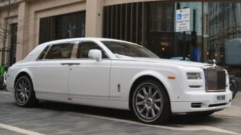 Right side view of White Rolls-Royce Phantom 7 series 2 Extended Wheelbase