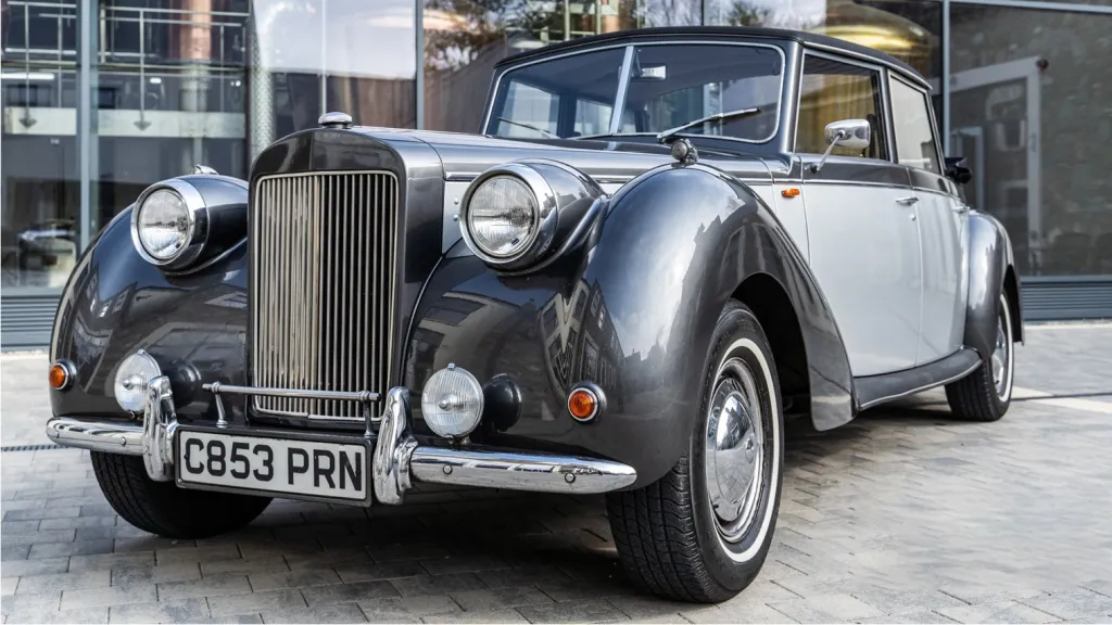 Two-tone silver vintage style Royale Windor with light silver on the side and grey colour on wheel arches and roof. Large chrome grill at the front