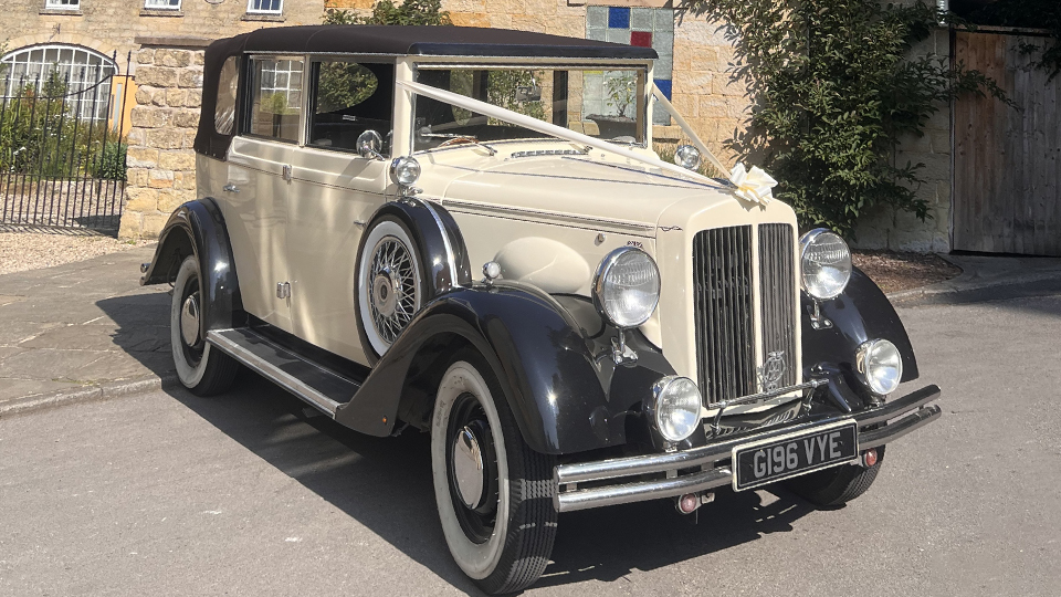 The car was perfect, everything that we wanted. The chauffeur was lovely, I was already very nervous. He also arrived at our venue 2 hours early (which was fine as I’d prefer them to be here earlier!) 