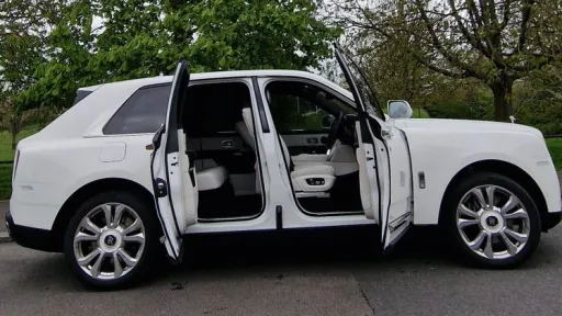White Rolls-Royce Cullinan
