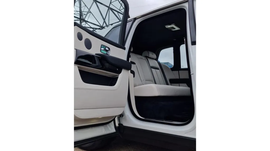 White Rolls-Royce Cullinan