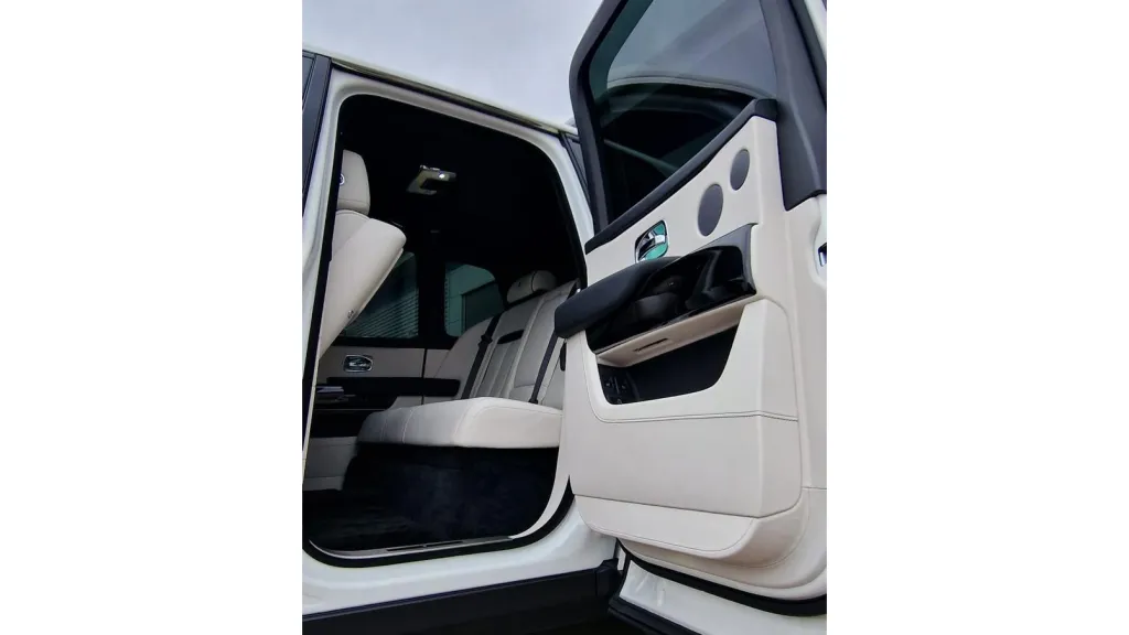 White Rolls-Royce Cullinan