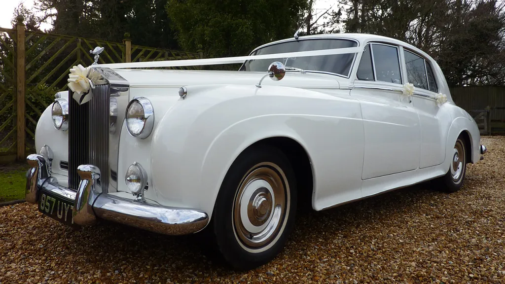 Excellent service. The beautiful car certainly added to our day's enjoyment. Many thanks! (We booked two identical Rolls-Royce Silver Cloud)