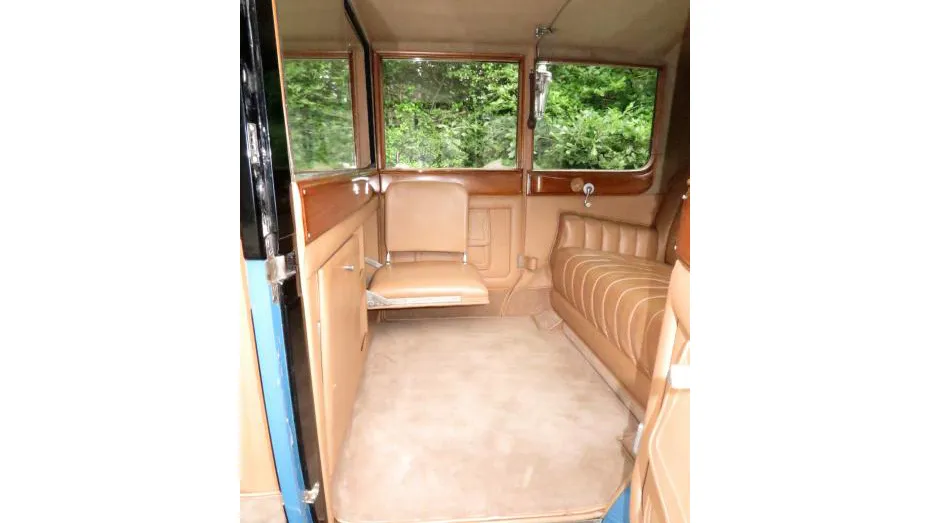 rear canbin entrance with one of the casual rear seat lowered