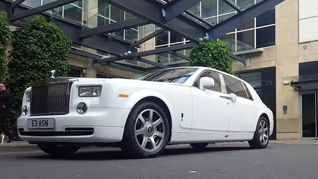 Incredible service from start to finish. Hassan messaged to say he had arrived early but not to rush. We came out a little late but nothing was too much trouble for him. There was water in the door, he put the air con on for us and drove steady for us to enjoy the journey. 5* service and would recommend to anyone. Thank you so much, Hassan.