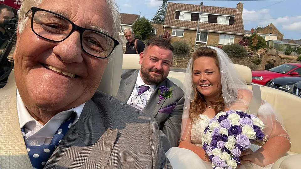 First Class service, Arrived early, very professional and in no rush.Ensured lots ofPhotos were taken. Everyone commented how beautiful the car was! Would definitely recommend to anyone getting married. They also have various other amazing vehicles