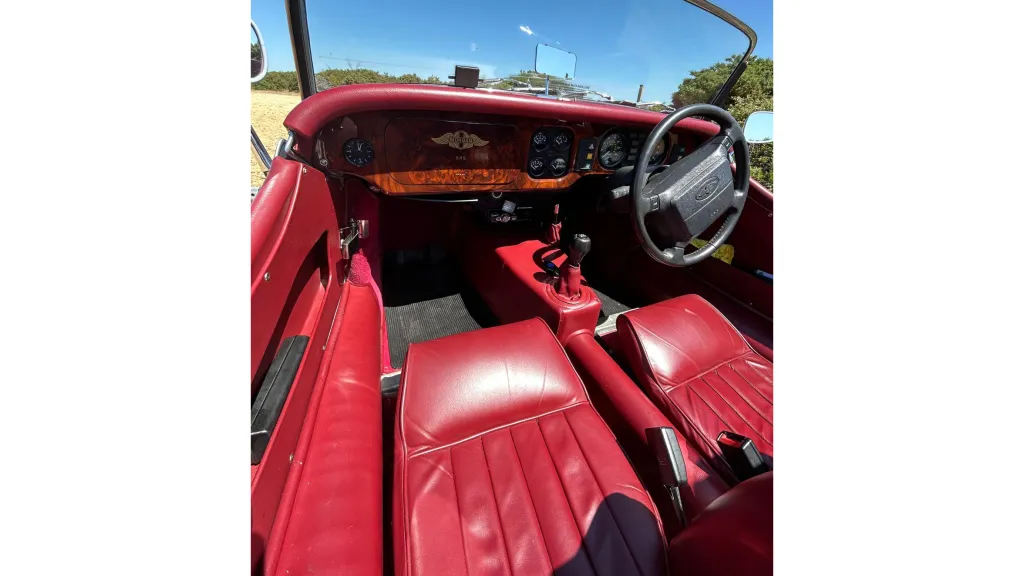 Morgan 4-wheeler side passenger in Burgundy leather