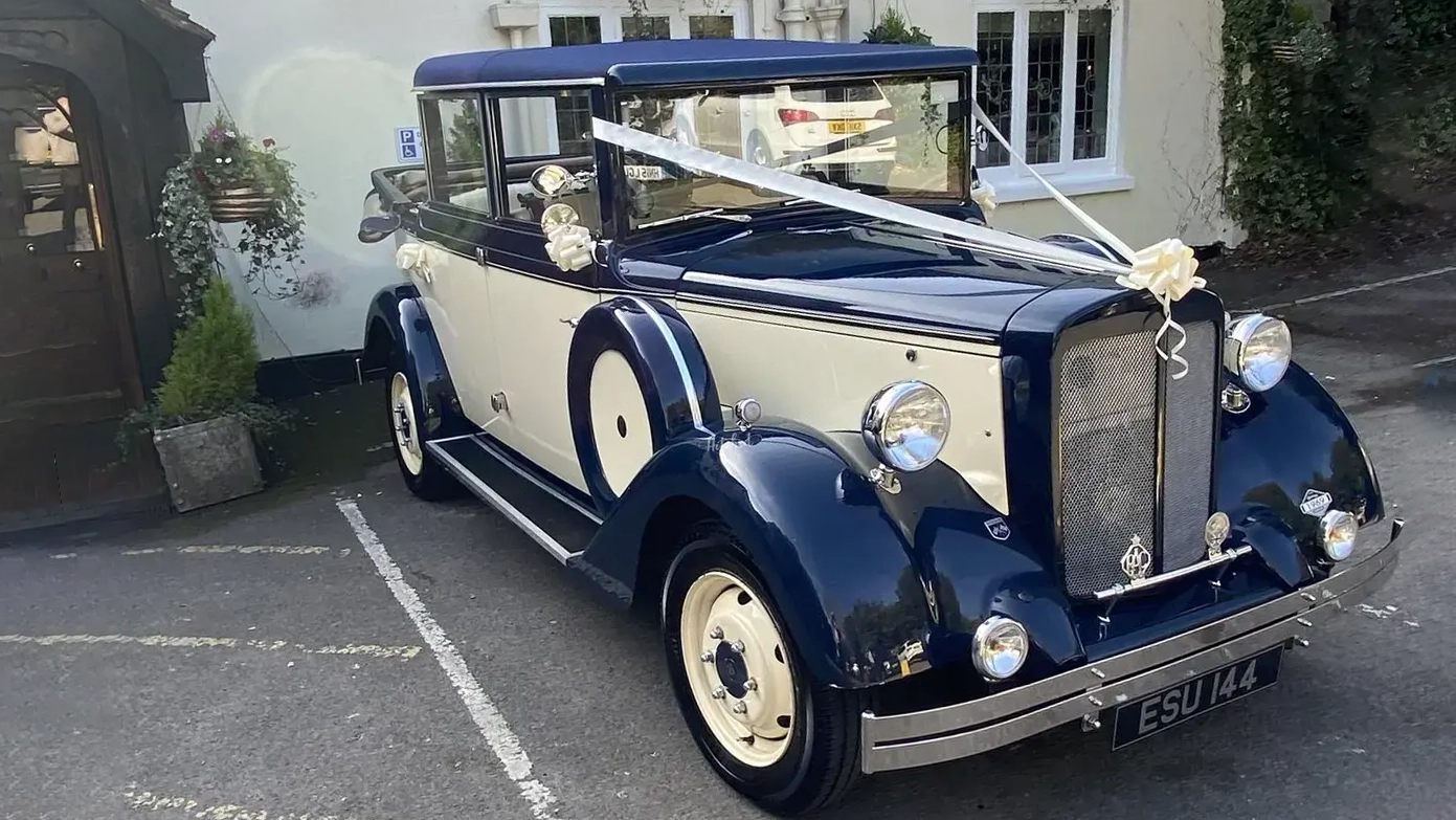 30s style vintage Regent in Blue and Cream with large ivory ribbon and bow decorating the car