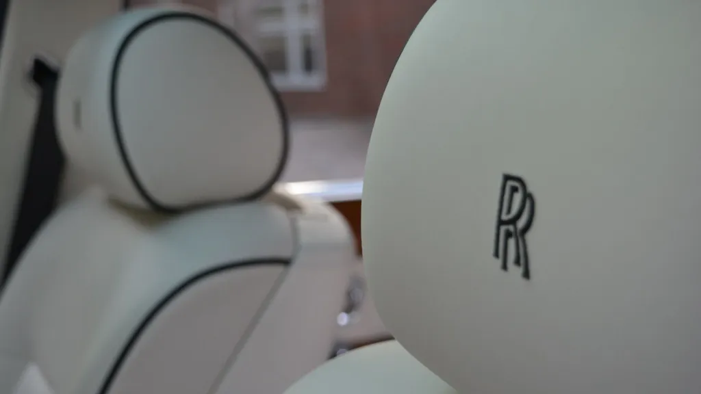 Embroided RR logo on front seat white leather headrests