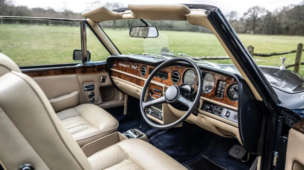 wooden front dashboard inside a classic Rolls-Royce Corniche