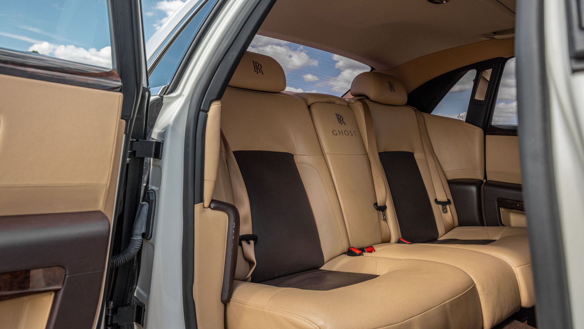 Rear leather interior in cream and brown