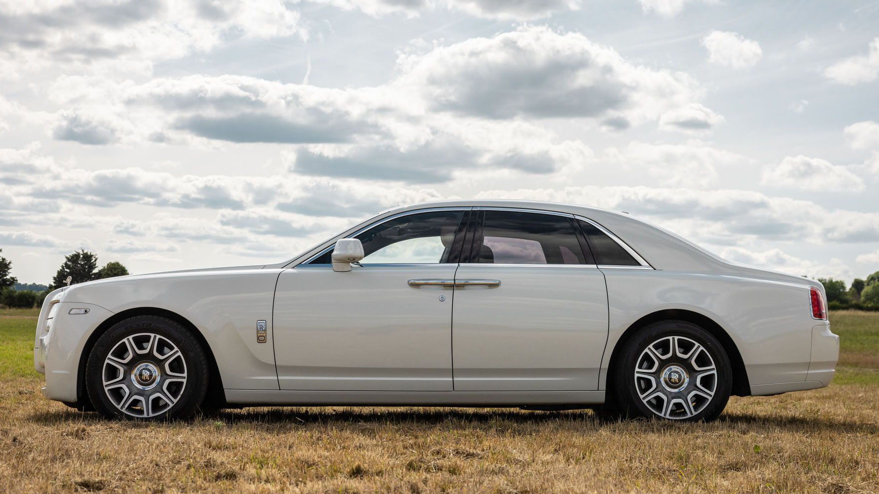 Left side view White rolls-Royce Ghost