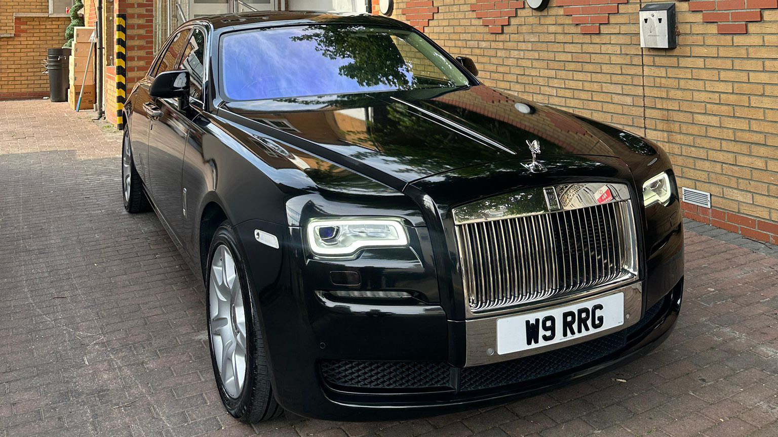 Black Rolls-Royce Ghost