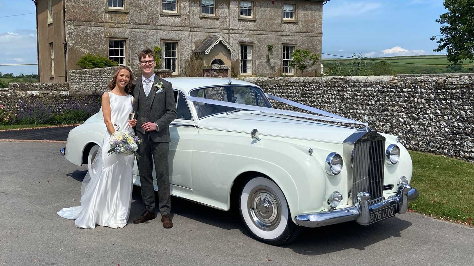 Classic rolls-Royce with Happy married couple