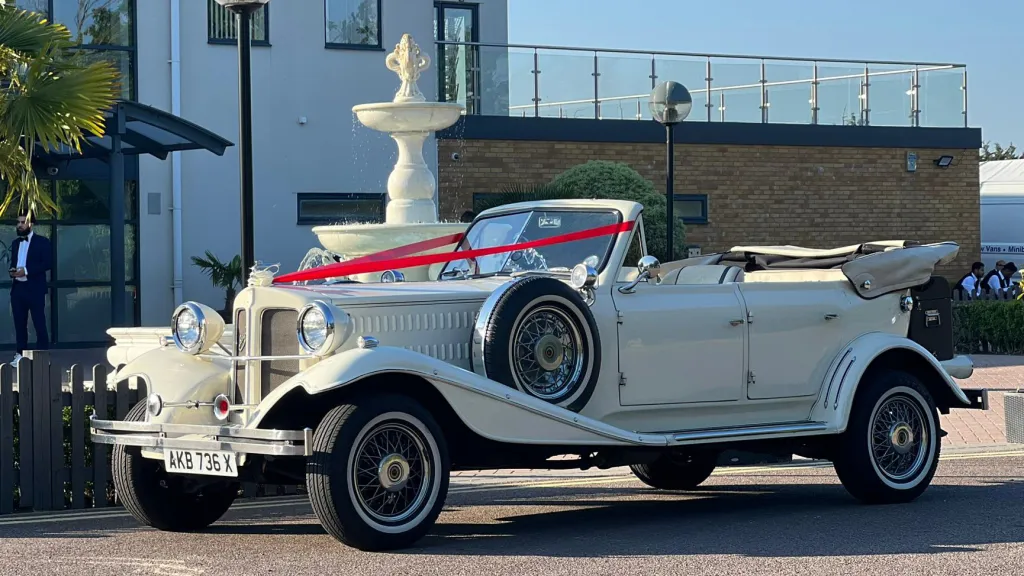 Really good customer service, navigated a tricky route to reception parking and was very understanding as we arranged mast few last minute photos having arrived