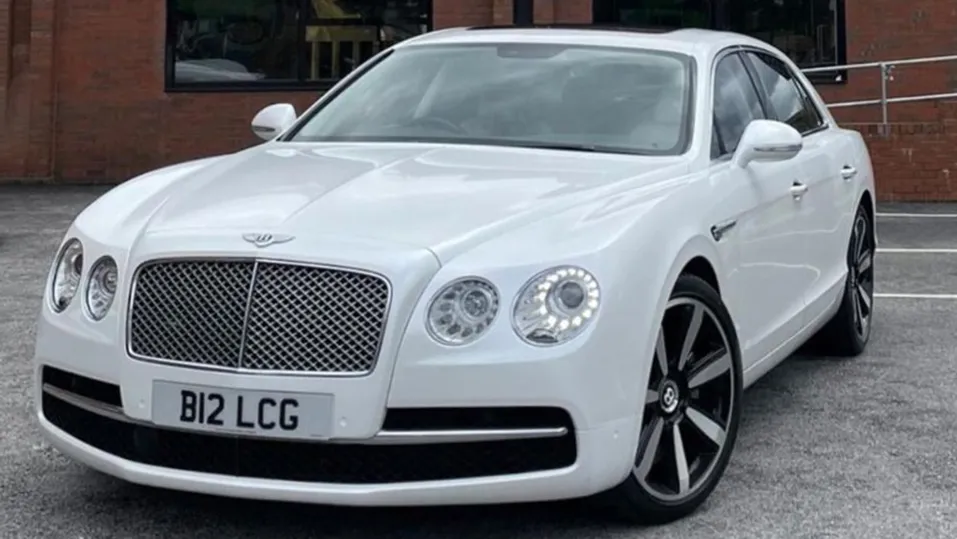 Lovely, friendly driver. Very professional and smartly dressed.Car was clean, and looked really good.