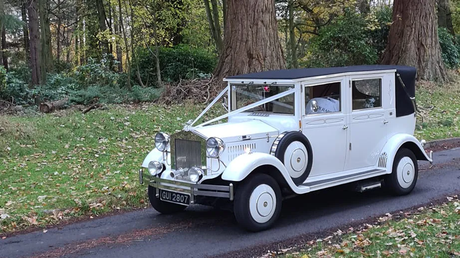 5 star Professional Service, Car was Fabulous, the bride was absolutely blown away - Alan arrived 1hr early to ensure he was on time , Thank You so much